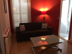 Apartment across from metro Bir Hakeim Eiffel Tower. The neighborhood is tourist Paris, France Cozy flat Metro Eiffel Tower Private room in condo vacation rental 5885778