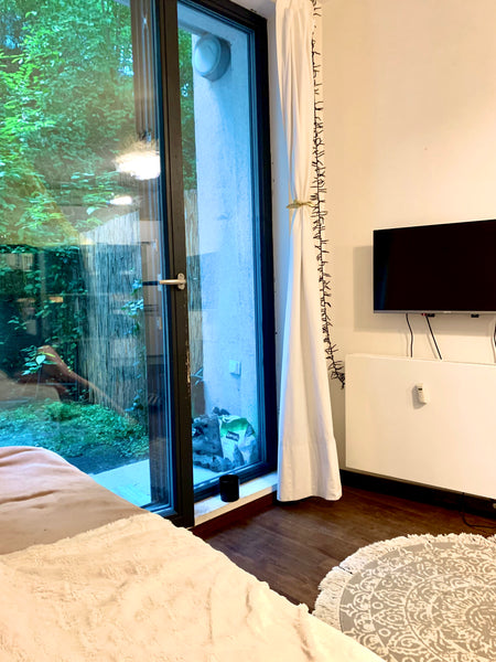 Ubytování se nachází 5 minut chůze na metro B, kterým je to 6 minut do centra mě Prague, Czechia Útulný byt kousek do centra v městské oáze klidu Entire rental unit vacation rental 638509915948187511