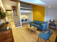 Nous vous laissons les clés de notre petit nid le temps de votre visite chez les Lyon, France Vieux Lyon : Petit nid douillet Entire rental unit vacation rental 30340194