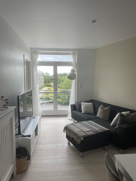 Placeret 700 meter fra s-togslinjen der med bare 3 stop tager dig til Københavns Copenhagen, Denmark Skøn lejlighed tæt på natur og by Entire condo vacation rental 663503496544294236