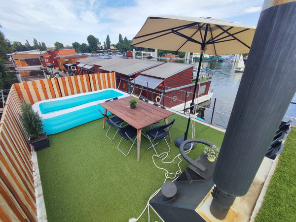 Great location, 5 min walk to Prague’s most popular promenade. It is a 20m x 6m  Czechia Houseboat for up to 6 guests, Prague downtown! Boat vacation rental 20261780