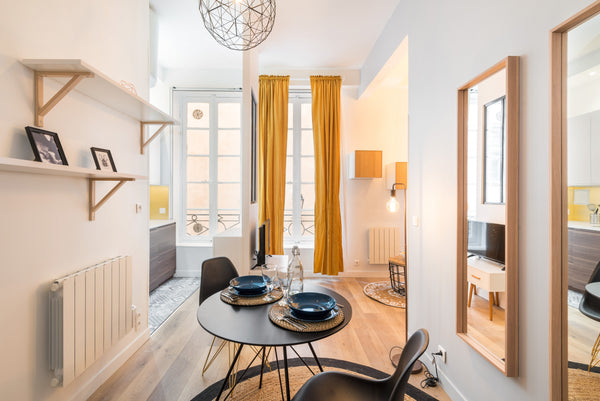 The <b>apartment in Lyon</b> has 1 bedrooms and capacity for 2 people. <br>Accom Bully, France Honorê Suite Baleine - 2 pers Entire rental unit vacation rental 33329093