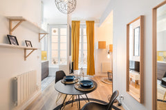 The <b>apartment in Lyon</b> has 1 bedrooms and capacity for 2 people. <br>Accom Bully, France Honorê Suite Baleine - 2 pers Entire rental unit vacation rental 33329093