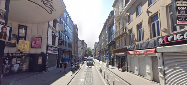 Perfectly located. Your own place with a bathroom. The room itself consists of a  1-room flat next to Porte de Namur Entire rental unit vacation rental 706249080037511887