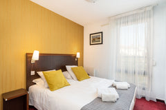 Simplifiez-vous la vie dans ce logement paisible et central, au pied du métro Va Lyon, France Superbe T2 au pied du métro Valmy avec balcon Entire rental unit vacation rental 555787533984696679