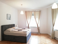 Es erwartet Sie eine helle, großzügige, stilvoll eingerichtete und komfortable W Vienna, Austria Vienna Living Apartments - Schönbrunn Top 3 Entire rental unit vacation rental 49916475