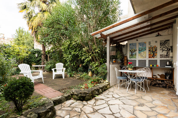Maison donnant sur un surprenant jardin luxuriant en pleine ville, dans une peti Bordeaux, France Maison de ville avec un surprenant jardin Entire home vacation rental 19566278