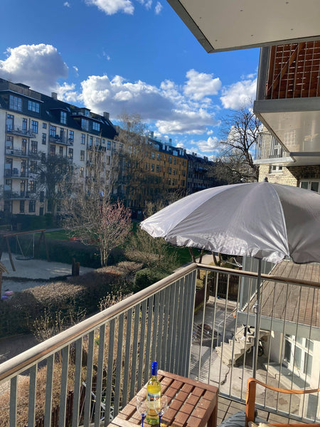 Lejligheden rummer 60 m2 og ligger i det attraktive kvarter ved Sønder Boulevard  Lækker lys lejlighed med altan og sol hele dagen. Entire rental unit vacation rental 49207523