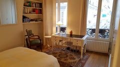 La chambre se situe dans un appartement typiquement montmartrois où vit le propr  Chambre avec vue Private room in guesthouse vacation rental 22198099