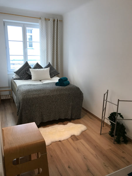 LOCATION<br />- 2 Minutes to old city<br />- Near university<br />- Flexible che Vienna, Austria A Room with own shower 2 minutes from opera Private room in rental unit vacation rental 22472148