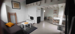 Petite maisonnette indépendante d'environ 40 m² sur jardinet, très lumineuse, cl Villenave-d'Ornon, France Maisonnette en centre ville proche tram et rocade Entire townhouse vacation rental 43236206