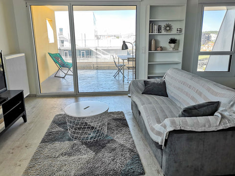 Appartement neuf dans les nouveaux quartiers des bassins à flôts, situé en face  Bordeaux, France Joli appart avec vue +parking(nouveaux chartrons) Entire rental unit vacation rental 35678664