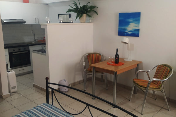 Welcome to The Hideaway. Our quiet, secluded studio apartment, under one minute   Quiet studio. One minute walk from the sandy beach Entire condo vacation rental 705665162289993825