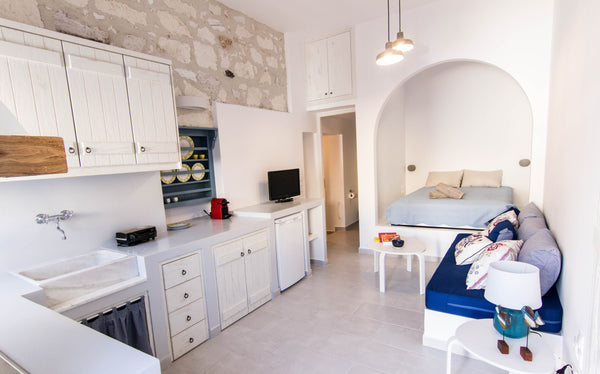 Beautiful holiday house in Chorio, Kimolos,   25m2 with one bedroom and small ya Athens, Greece Lefko apartment 2- Kimolos Entire rental unit vacation rental 34993207