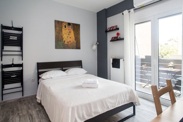 Studio 3 floor, bright, fully furnished, comfortable and convenient (25 square m GR Holidays close to Acropolis. Entire rental unit vacation rental 17749066
