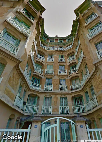 Gorgeous flat located on the 2nd floor of an historical building, in central res  True Paris Entire rental unit vacation rental 12602149
