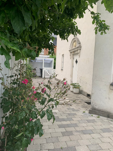 Great villa apartment close to the sea and metro with private garden. The apartm  Villa Apartment close to the Sea - Private Garden Entire rental unit vacation rental 34298019