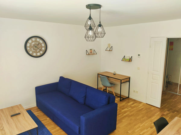 Venez découvrir Lyon dans un cadre spacieux et agréable.<br /><br />  C'est un a Asnières-sur-Seine, France Vaste T3, calme & proche de l'hypercentre lyonnais Entire rental unit vacation rental 673849070720349768