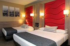 Chambre spacieuse au coeur de notre cour intérieure.<br />Très calme , avec sall Paris, France Chambre familiale Room in boutique hotel vacation rental 21006397