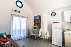The apartment is located in the first floor of the building and is having one be  Adelphi Apartment 5 Entire rental unit vacation rental 36663120