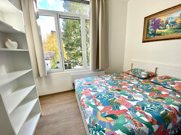 BEAUTIFUL APARTMENT WITH EVERYTHING YOU NEED. LOCATED IN A RESIDENTIAL AREA NEAR Antwerp, Belgium 8,Carnot Apartments 8. ( 3 sleeping rooms). Entire rental unit vacation rental 46174351