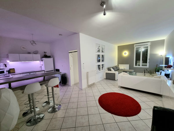 Situé au cœur de Bordeaux à 5 minutes de la Gare et de l'hyper centre de Bordeau Bordeaux, France Appartement bordelais +Parking sécurisé gratuit Entire rental unit vacation rental 32926577