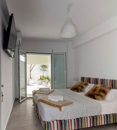 This recently fully renovated one-bedroom apt 35 m² with sunshine terrace (30m2) Palaio Faliro, Greece Attiki sunshine apartment with terrace. vipgreece. Entire rental unit vacation rental 33954358