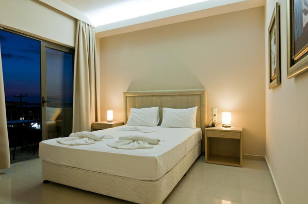 Within 250 m from Anissaras Beach in Chersonissos, Oasis Beach Hotel features a   Comfort Room With Seaview Room in aparthotel vacation rental 24643504
