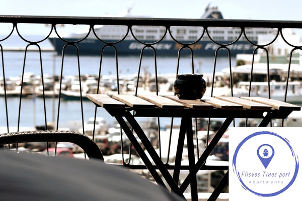 Perfectly located, fully renovated room (1 double bed) in the town (Chora) of Ti Athens, Greece Tiny studio with Tinos port view Entire rental unit vacation rental 40583811