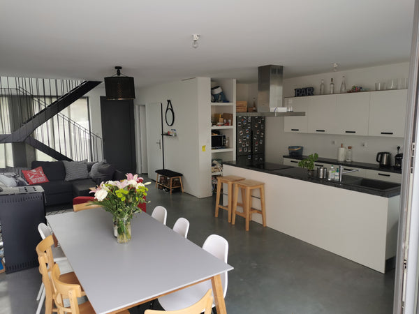 Maison d'architecte mitoyenne située à Pessac à 10 min du centre de Bordeaux.<br Pessac, France Maison d'archi moderne et climatisée à Bordeaux Entire home vacation rental 50744754