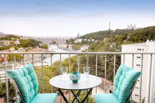 Superb apartment with a balcony and a panoramic view. Near the quay of Saône. Co Lyon, France Beautiful & modern apartment - Near quays of Saône Entire rental unit vacation rental 34215926