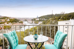 Superb apartment with a balcony and a panoramic view. Near the quay of Saône. Co Lyon, France Beautiful & modern apartment - Near quays of Saône Entire rental unit vacation rental 34215926