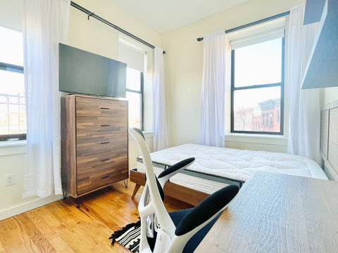 - Bright bedroom with three windows and a high ceiling in prime Crown Heights, r New York, NY Serviced apartment in Brooklyn · 1 bedroom · 1 bed · 1 shared bath Private room in serviced apartment vacation rental 52565543