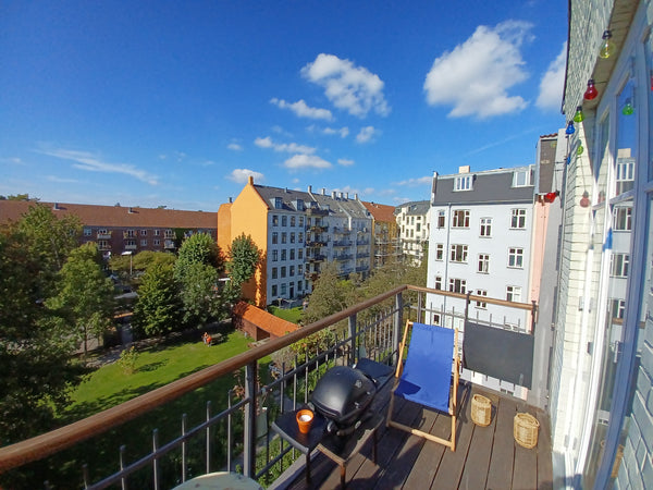 This family home is spacious and bright in the heart of Nørrebro. Enjoy the huge  Bright 120sqm apt. with huge courtyard & balcony Entire condo vacation rental 52139952