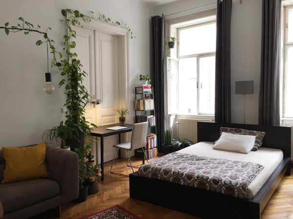 Our beautiful old apartment is located in the 3rd district of Vienna right next  Vienna, Austria Beautiful and cozy room next to castle belvedere Private room in rental unit vacation rental 33650316