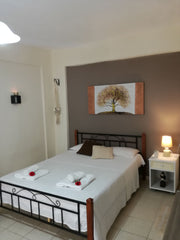 Oμορφο ανετο δωμάτιο με ιδιωτική τουαλέτα και κουζίνα για ένα ή δύο άτομα.<br /> Heraklion, Greece Creta Night ** Entire condo vacation rental 14234280