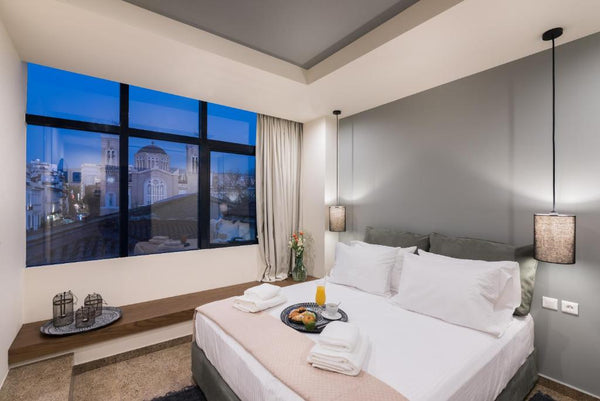 Our luxurious suites have a spacious and comfortable open-plan bedroom, with Que GR Deluxe Double Room City view Room in aparthotel vacation rental 43447120