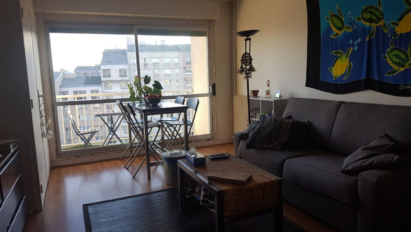 Charmant studio de 25 m² avec balcon situé au pied du métro Pyrénées.<br />A deu Paris, France Charmant studio métro Pyrénées Entire rental unit vacation rental 11312275