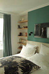 Appartement ancien 60M2, rénové, entièrement sur cour, lumineux.<br />2 chambres Paris, France Batignolles-place Clichy -calme Entire rental unit vacation rental 11254840