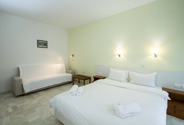 Traveling on a budget? Backpacking through West Crete?<br />Our Revekka Rooms ar Kissamos, Greece Comfy BR, Daily Cleaning, Steps to Nightlife+Pkg Private room in hostel vacation rental 665196