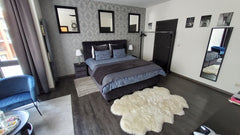 Grande chambre spacieuse et lumineuse avec 1 grand lit 1m80. <br />lit parapluie  1 chambre et sdb Private room in home vacation rental 45443531