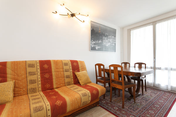 Enjoy your stay in Paris in a fully renovated two-room flat located in a calm an Paris, France Superb 2 room flat down Montmartre Private room in rental unit vacation rental 3483459