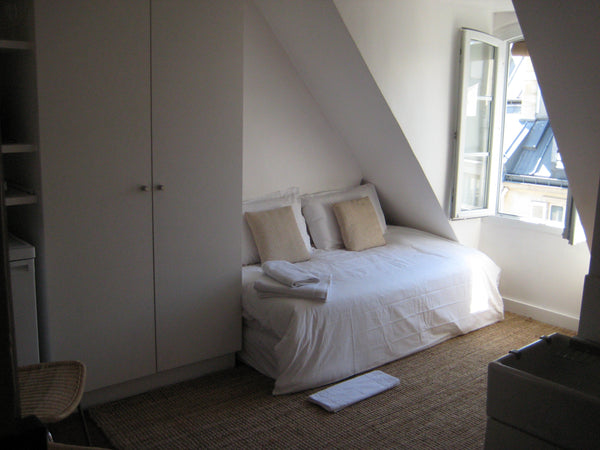 Welcome to a little piece of heaven in the very heart of Paris. <br /><br />Afte Paris, France 5th Heaven: Quartier Latin Studio Entire guesthouse vacation rental 192162