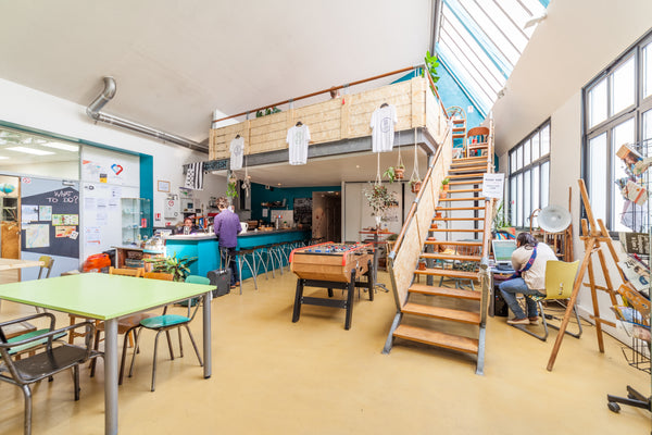 L’Alter’hostel est un hostel indépendant, situé à Lyon, en bord de Saône, à seul Lyon, France Lit dans dortoir B de 10 personnes Alter Hostel Shared room in hostel vacation rental 49356625