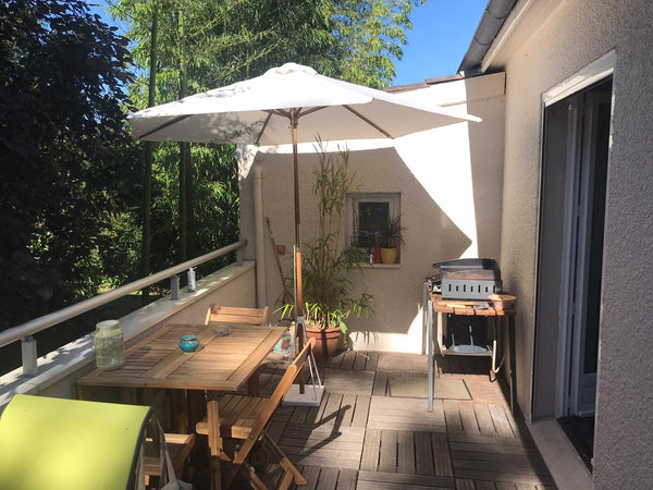 Charmant T3 en Duplex traversant avec terrasse plein Sud , sans vis à vis, pouva Bordeaux, France T3 Terrasse ensoleillée 5 minutes du centre Entire rental unit vacation rental 44206399