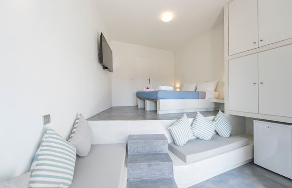Our deluxe Studio (25 m²) is located in the heart of Santorini. Just 7 minutes w Greece Aura Deluxe Studio (Sea view) 25 m² Cycladic home vacation rental 18797154
