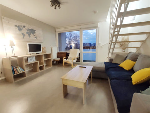 A proximité des transports en commun (métro D, tramway T6 et bus) et des commerc Lyon, France Cosy Duplex Lyon 8. Hôpitaux est Entire rental unit vacation rental 774349557034128366