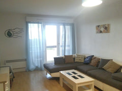 Bonjour !<br />L'appartement se situe dans une résidence et une rue vraiment cal Bordeaux, France Beau T2 Calme + parking sécurisé privé Entire rental unit vacation rental 22474406