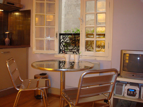 <b>The space</b><br />Haut Marais, in the very heart of Paris, close to 4 tube s Paris, France Charming  furnished studio in Paris Entire rental unit vacation rental 180950