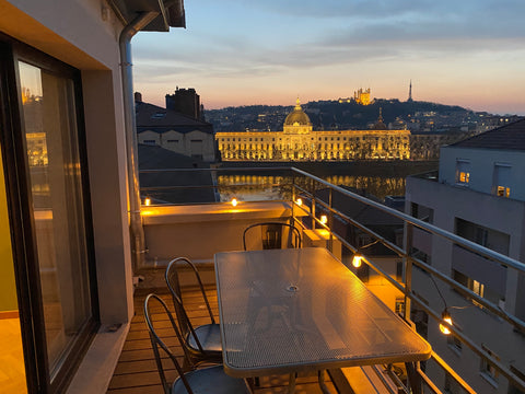 Appartement central, idéalement placé à 500m de la place Bellecour, et 800m du V Lyon, France Terrasse & vue superbe sur Lyon et Fourvière-T3 Entire rental unit vacation rental 40101562